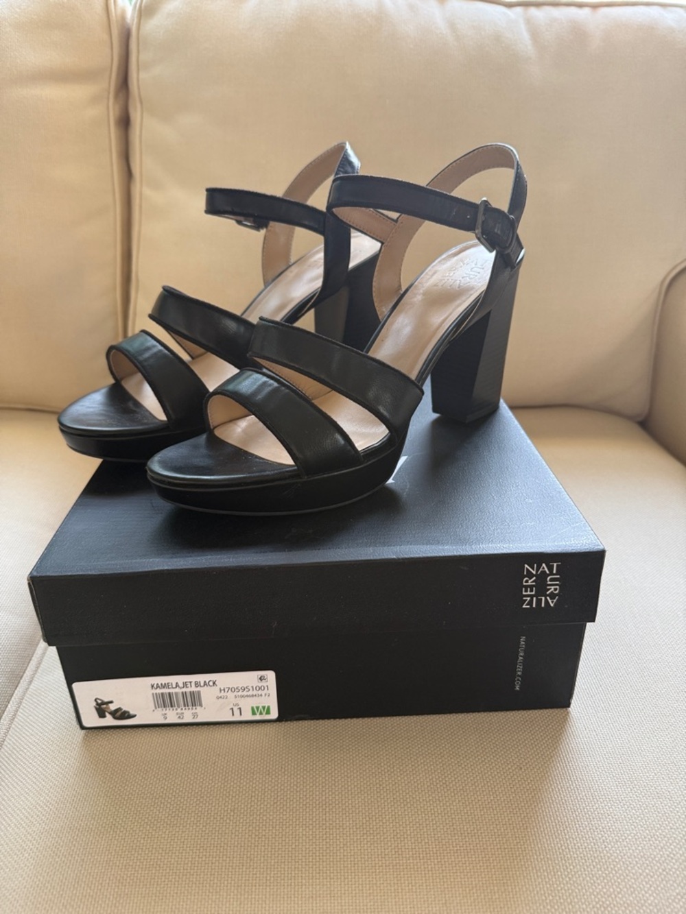 Naturalizer Kamela black strappy heels sz 11 wide